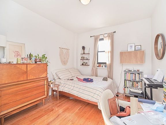 3rd image of 652 E 6th St #2B