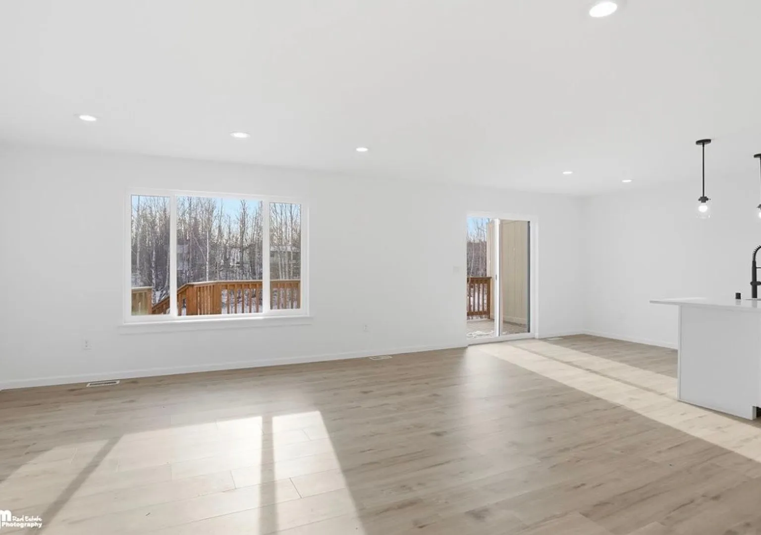 336 W Ashbrook Drive — Photo 2