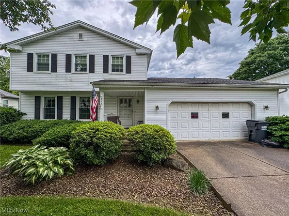 453 Garden View Dr, Youngstown, OH 44512