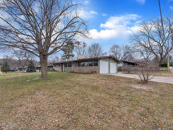 4th image of 2828 Northville Dr NE