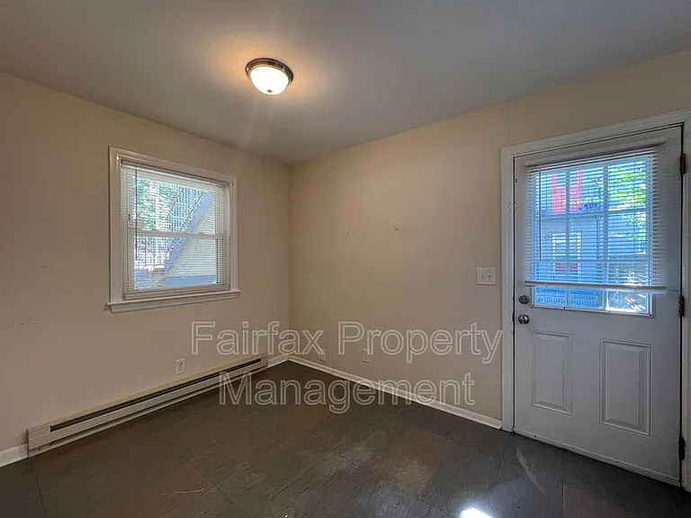 1935 Morehead Ave — Photo 8