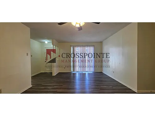 109 Queens Ct Photo 1