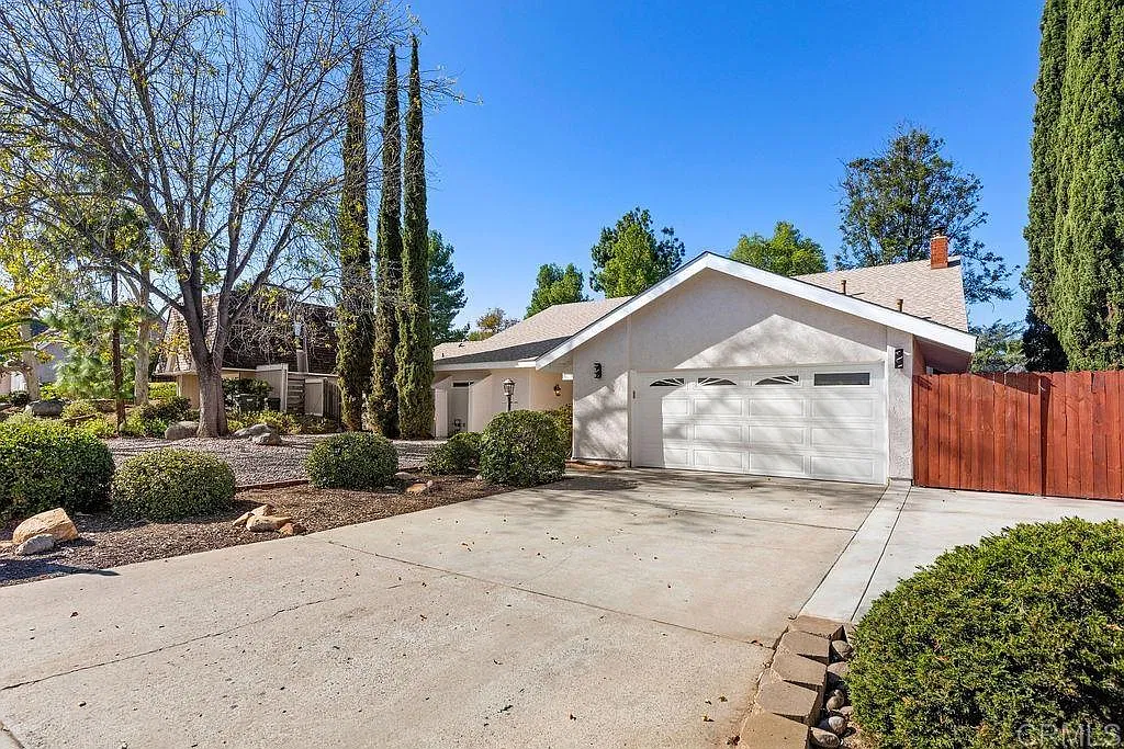 6 bed, 2812 sqft, $6,195 — Photo 1