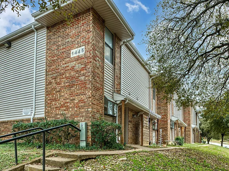 East Landing Townhomes — Photo 2
