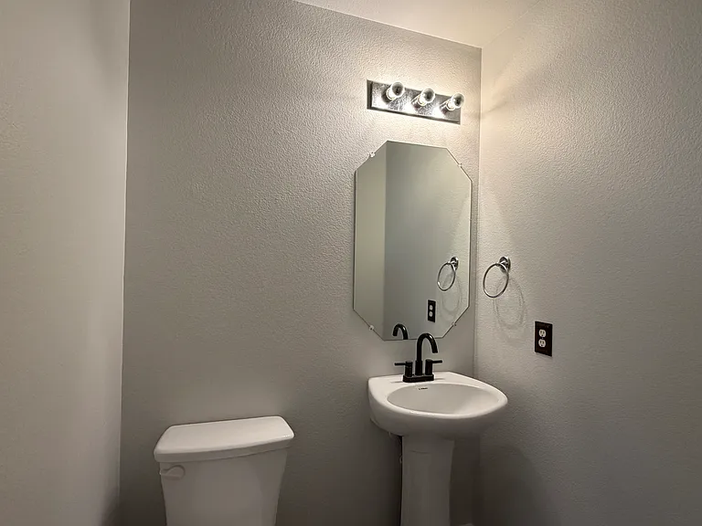 2123 Meadow View Dr — Photo 29