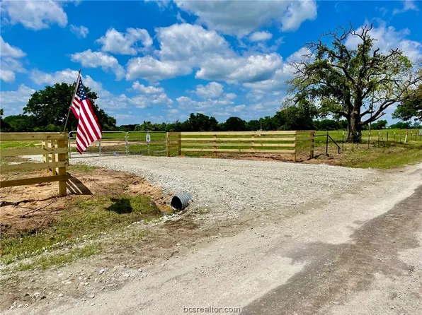 9100 Old Hwy, Calvert, TX 77837