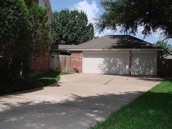 DRIVEWAY UP TO GARAGE