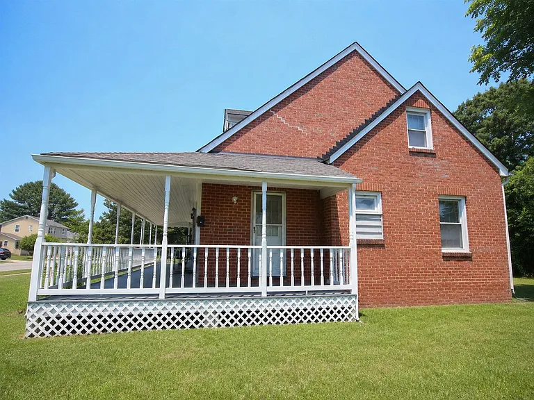 6 Monument Dr — Photo 1