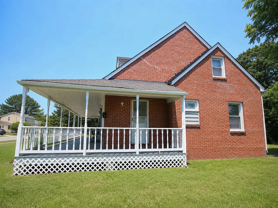 6 Monument Dr