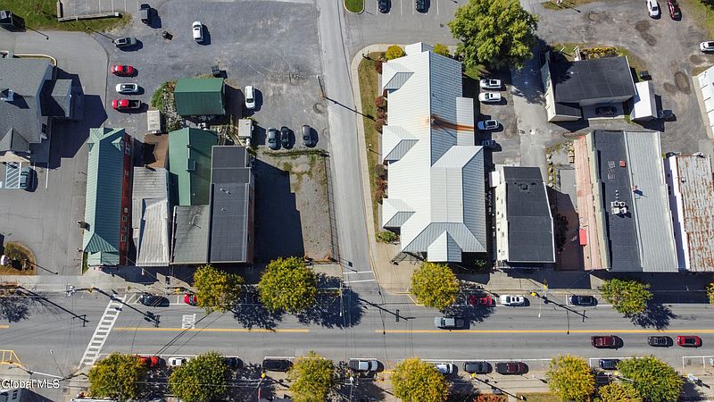 4th image of 319 Main Street