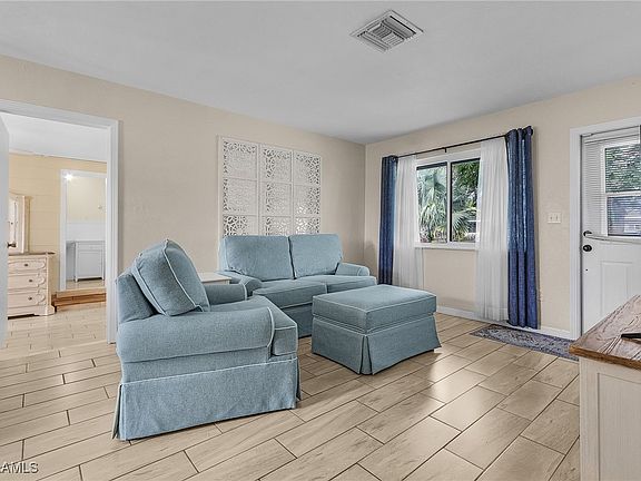 3rd image of 1668 Grace Ave