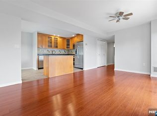 518 Ellery Ct #K518, Edgewater, NJ 07020