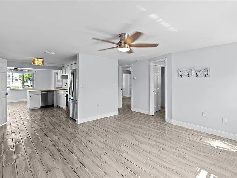 13916 Sommers Ave — Photo 4