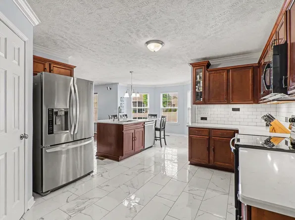 107 Seven Springs Dr, Mount Juliet, TN 37122