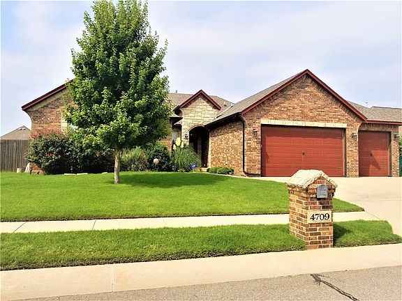 4th image of 4709 SW 124th Pl