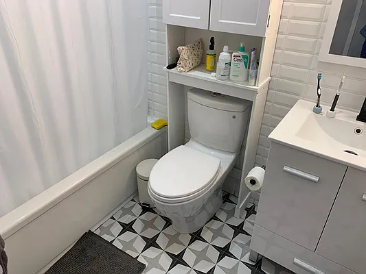 Rented by Tapiro Realty | media 6