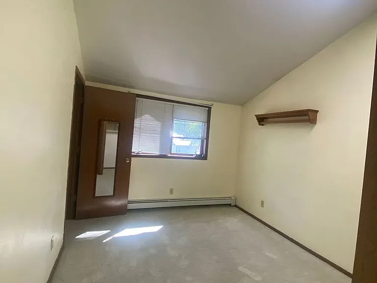 708 Perry St — Photo 11