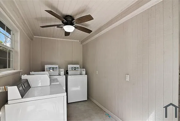 4811 Oakland St — Photo 35