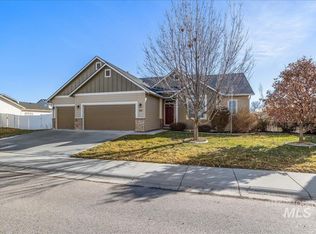 922 S Red Sand Ave, Kuna, ID 83634