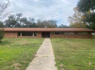 206 Barton St, Hearne, TX 77859