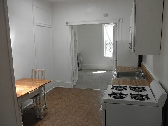 5th image of 2629 Saint Paul St #3