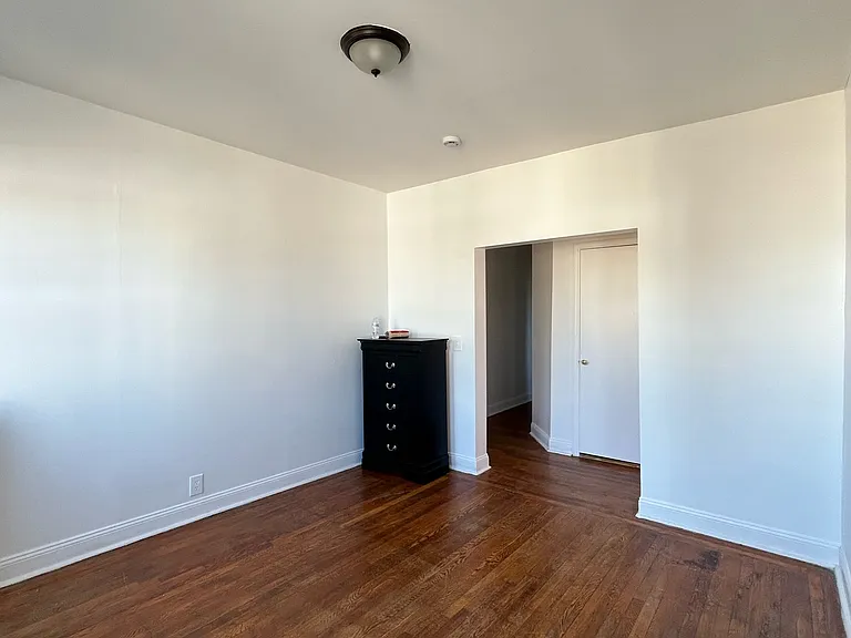 201 Claremont Ave #10 — Photo 8