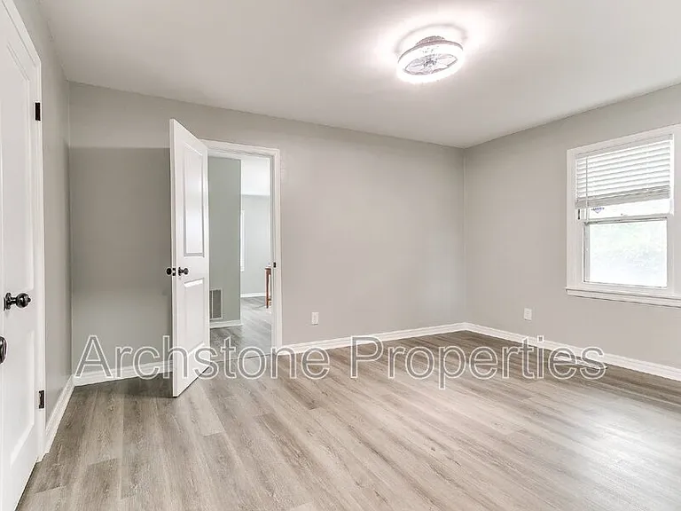 2617 NW 37th St — Photo 15