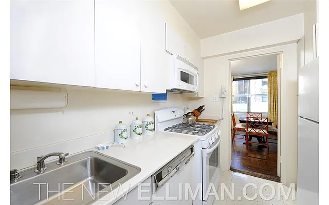 Sold by Douglas Elliman | media 15