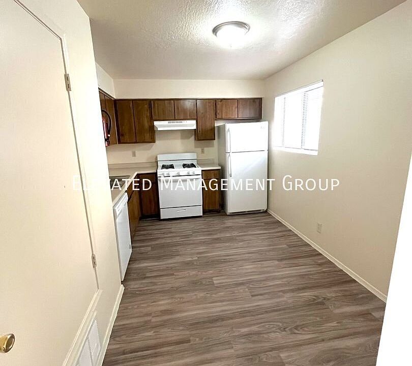 1st image of 129 Manzano St NE APT B