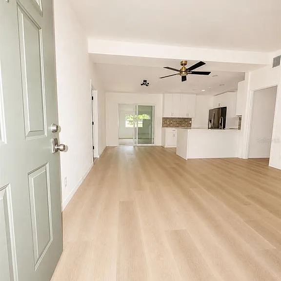 2827 S Park Ave — Photo 2