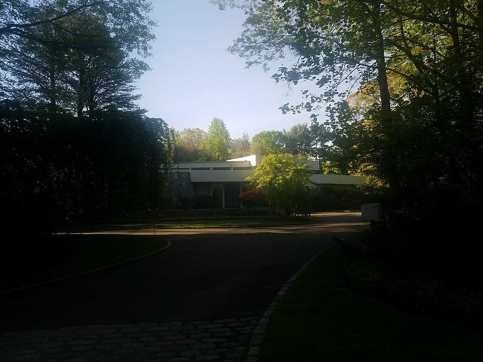 2nd image of 4 Highland Ct