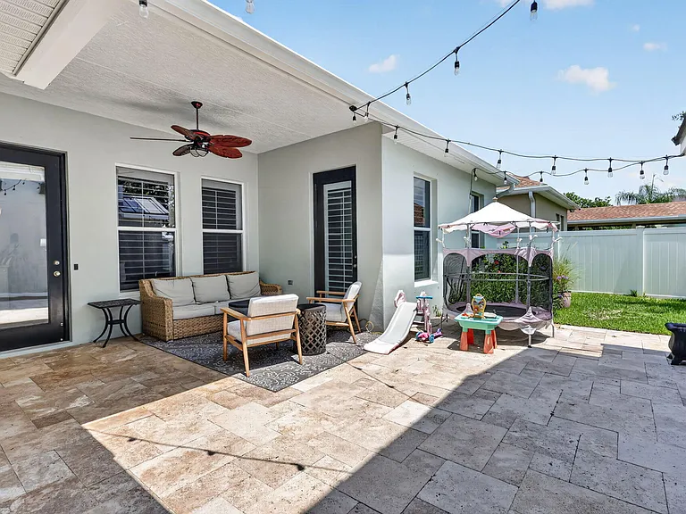 10542 SW Westlawn Blvd — Photo 40