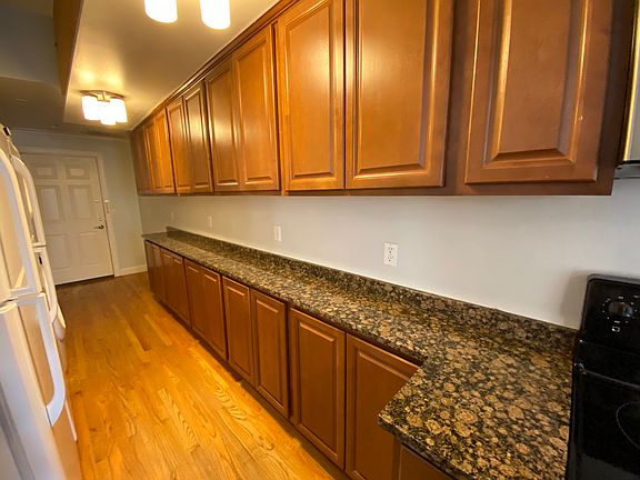 5th image of 915 Oakland Ave APT 5
