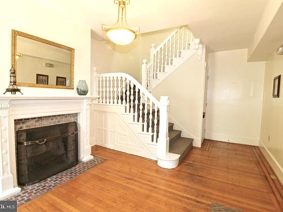 3rd image of 1011 Park Pl