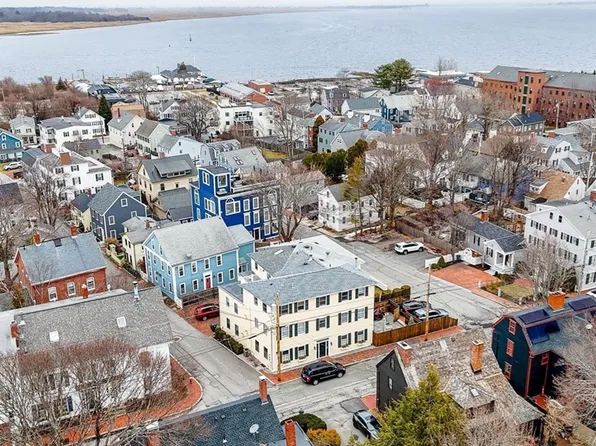 25 Ship St #3, Newburyport, MA 01950