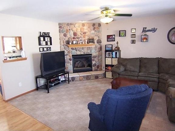 3rd image of W208N16542 Glen Hill Dr
