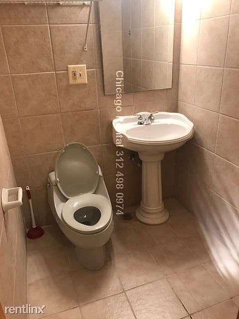 2nd image of 530 N Racine Ave