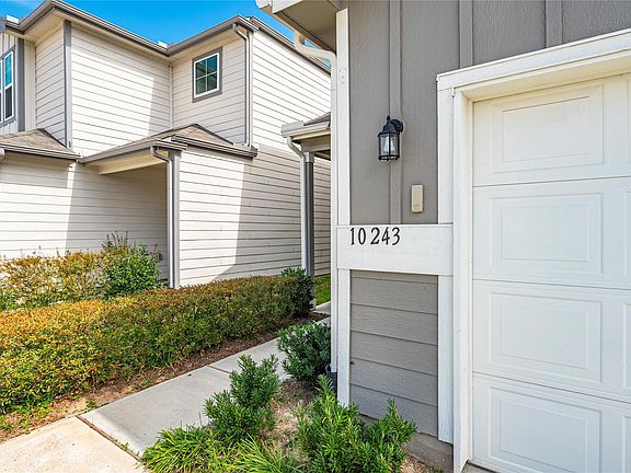 5th image of 10243 Gates Mill Rd