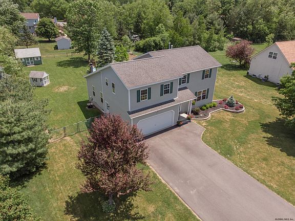 3rd image of 20 Sanford Pl