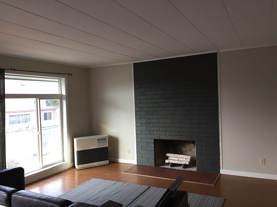 2nd image of 207 W Spring St