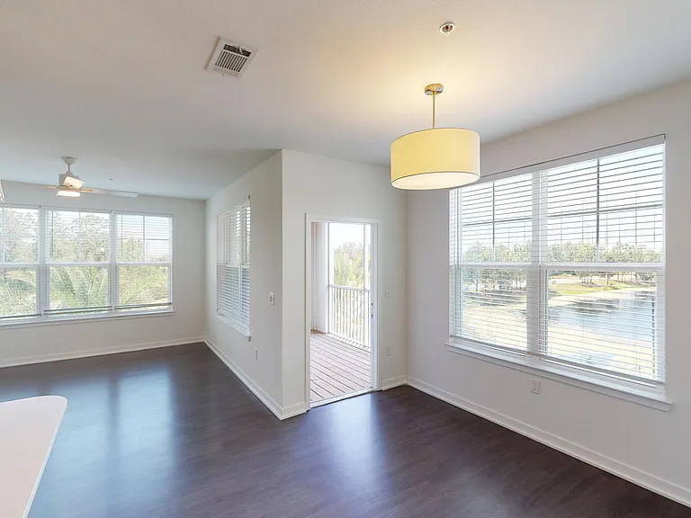 Essex Luxe Apartments — Photo 100