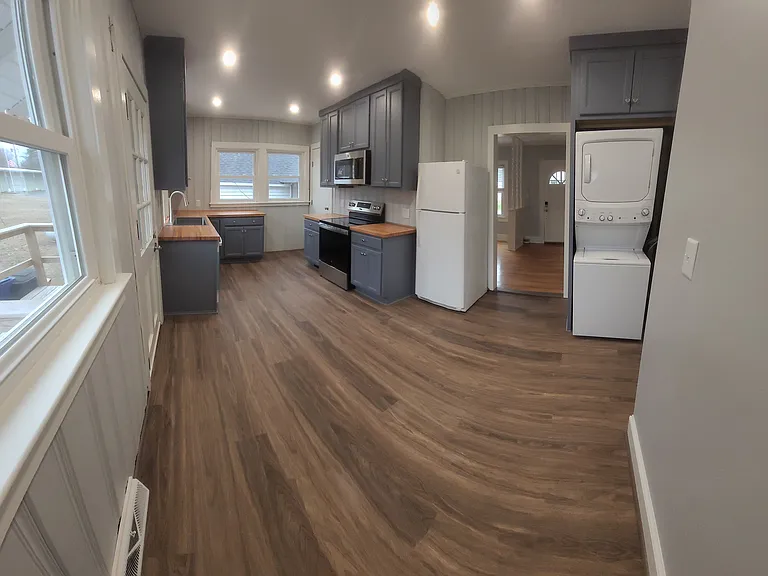 112 Barker St — Photo 18