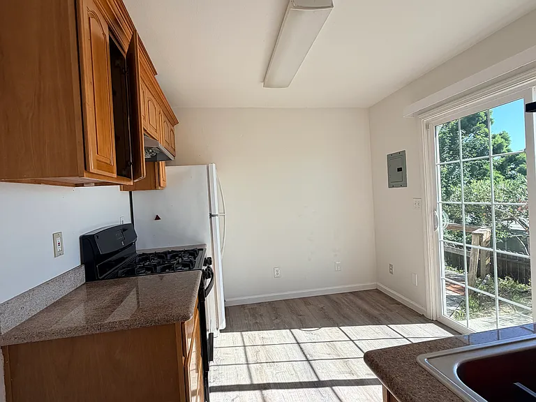 10 Tasco Ct — Photo 3