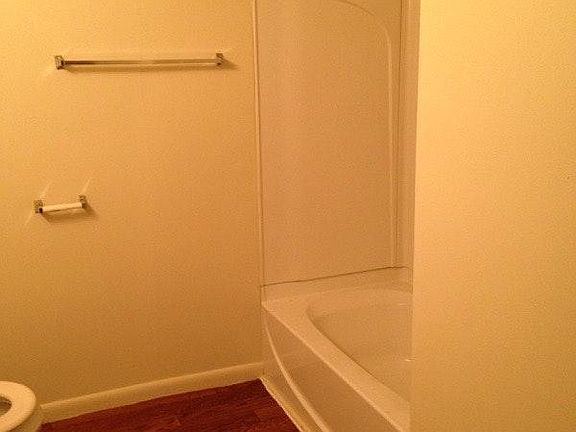 5th image of 2113 Woodhill Dr APT 8