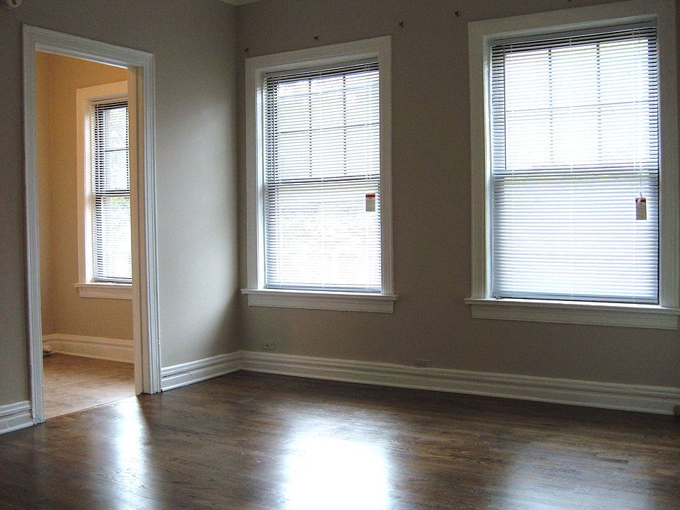 2nd image of 916 W Diversey Pkwy APT 203
