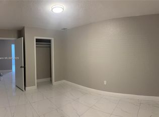 833 NE 153rd Ter, Miami, FL 33162