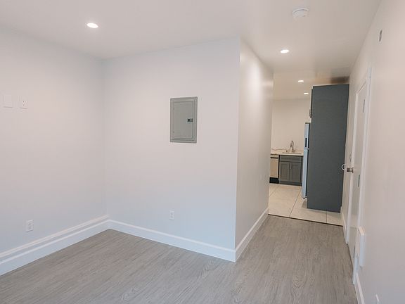 5th image of 1511 Golden Gate Ave APT 1