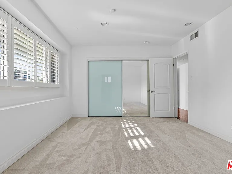 4186 Regal Oak Dr — Photo 26