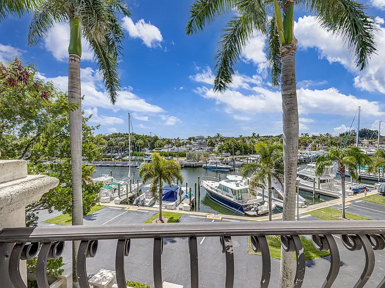 27 Marina Gardens Dr — Photo 50