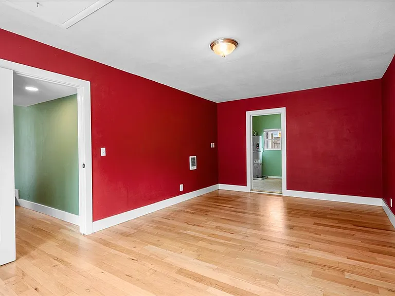 119 Wesley St — Photo 13